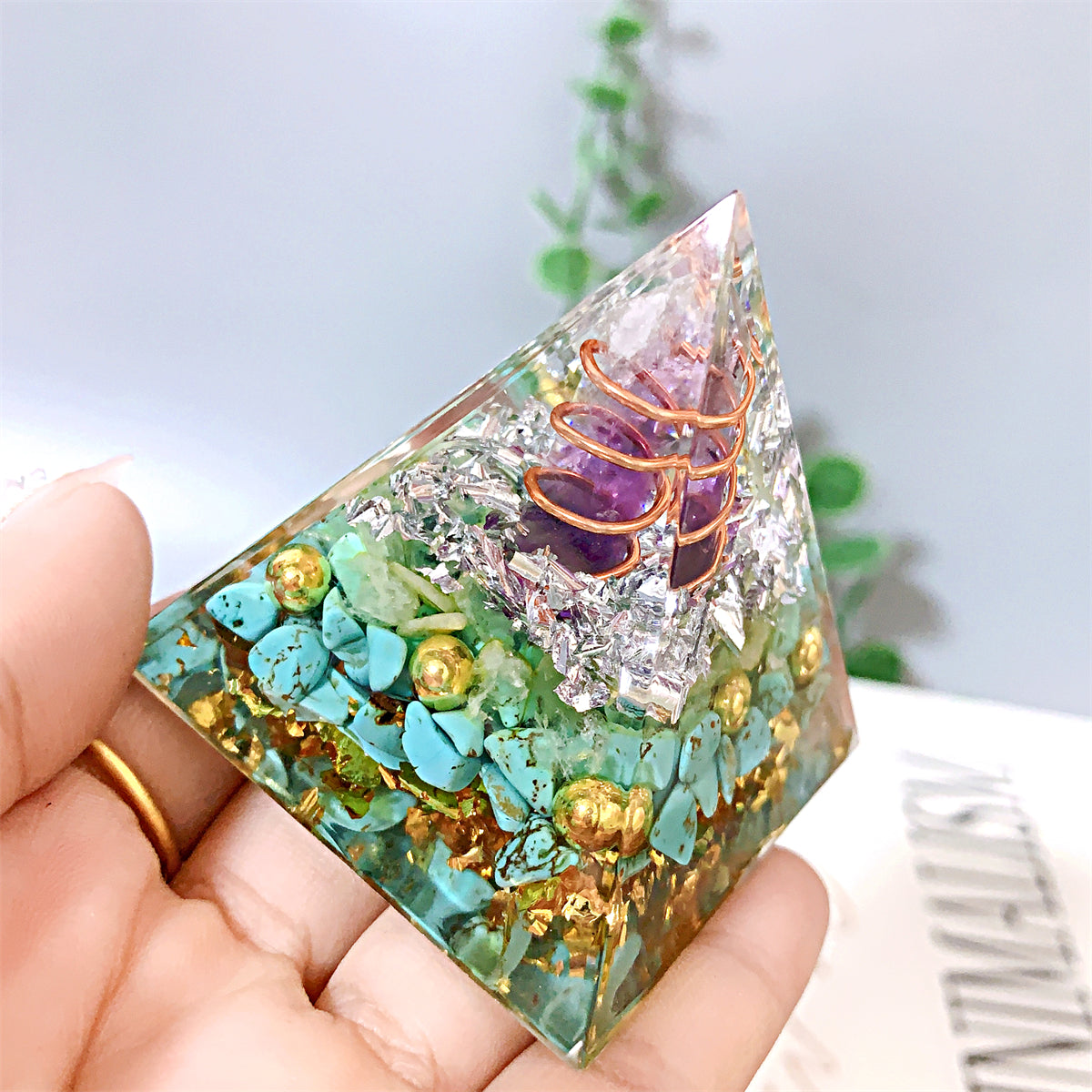 1pc Orgone Pyramid For Positive Energy And Amethyst Crystal Ball, With Protection From Crystals Energy Generator For Stress Reduce Healing Meditation And Wealth Attraction For Decoration