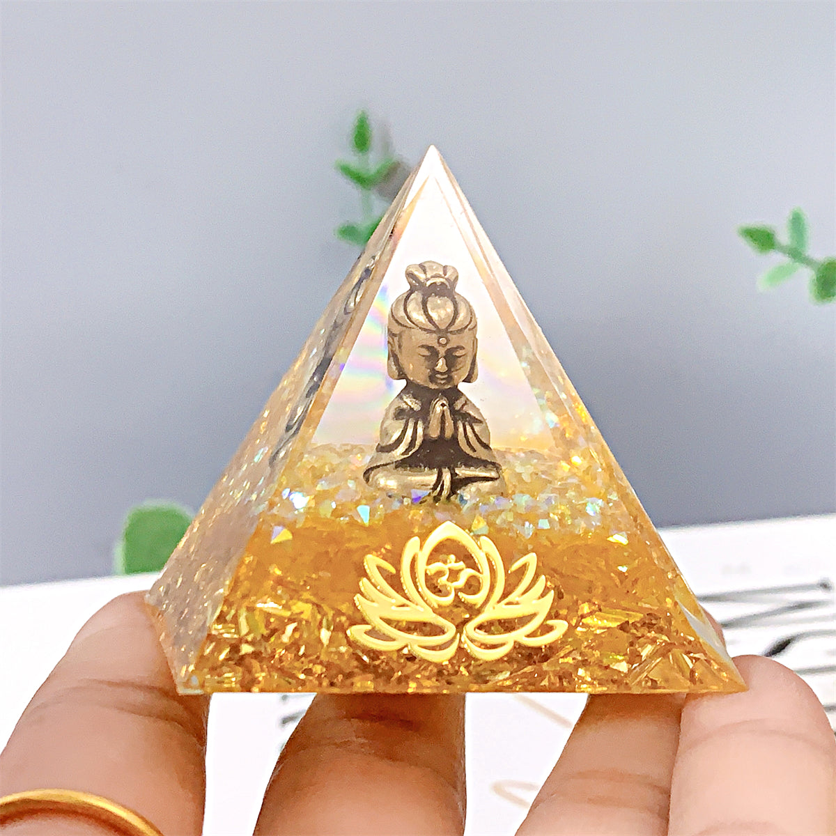 1pc Orgone Pyramid For Positive Energy And Amethyst Crystal Ball, With Protection From Crystals Energy Generator For Stress Reduce Healing Meditation And Wealth Attraction For Decoration