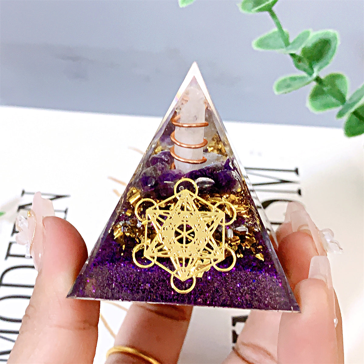 1pc Orgone Pyramid For Positive Energy And Amethyst Crystal Ball, With Protection From Crystals Energy Generator For Stress Reduce Healing Meditation And Wealth Attraction For Decoration