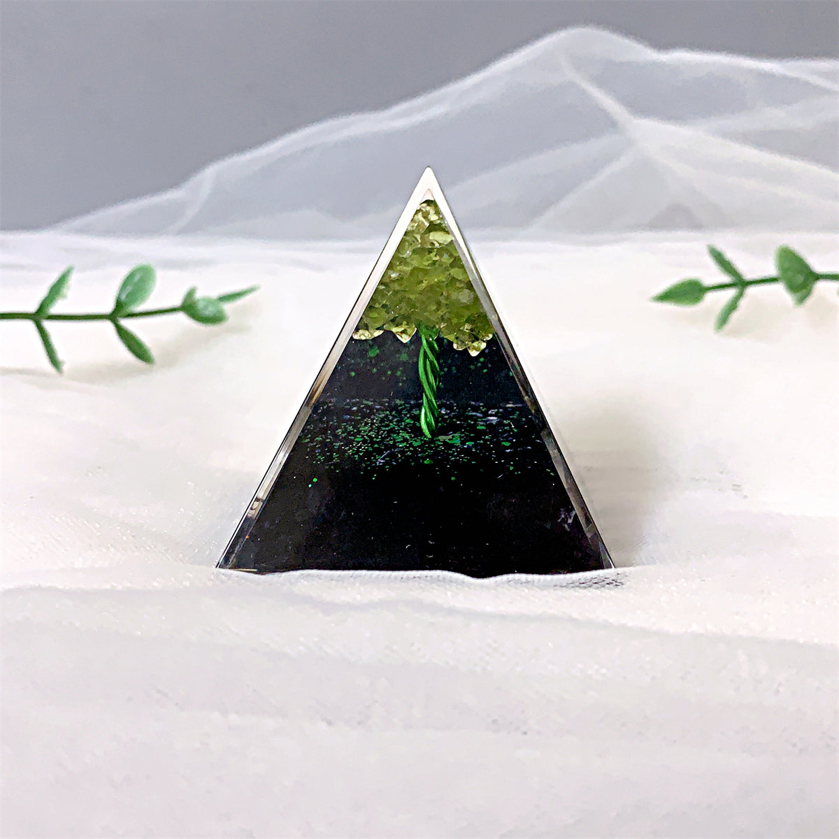 1pc Orgone Pyramid For Positive Energy And Amethyst Crystal Ball, With Protection From Crystals Energy Generator For Stress Reduce Healing Meditation And Wealth Attraction For Decoration