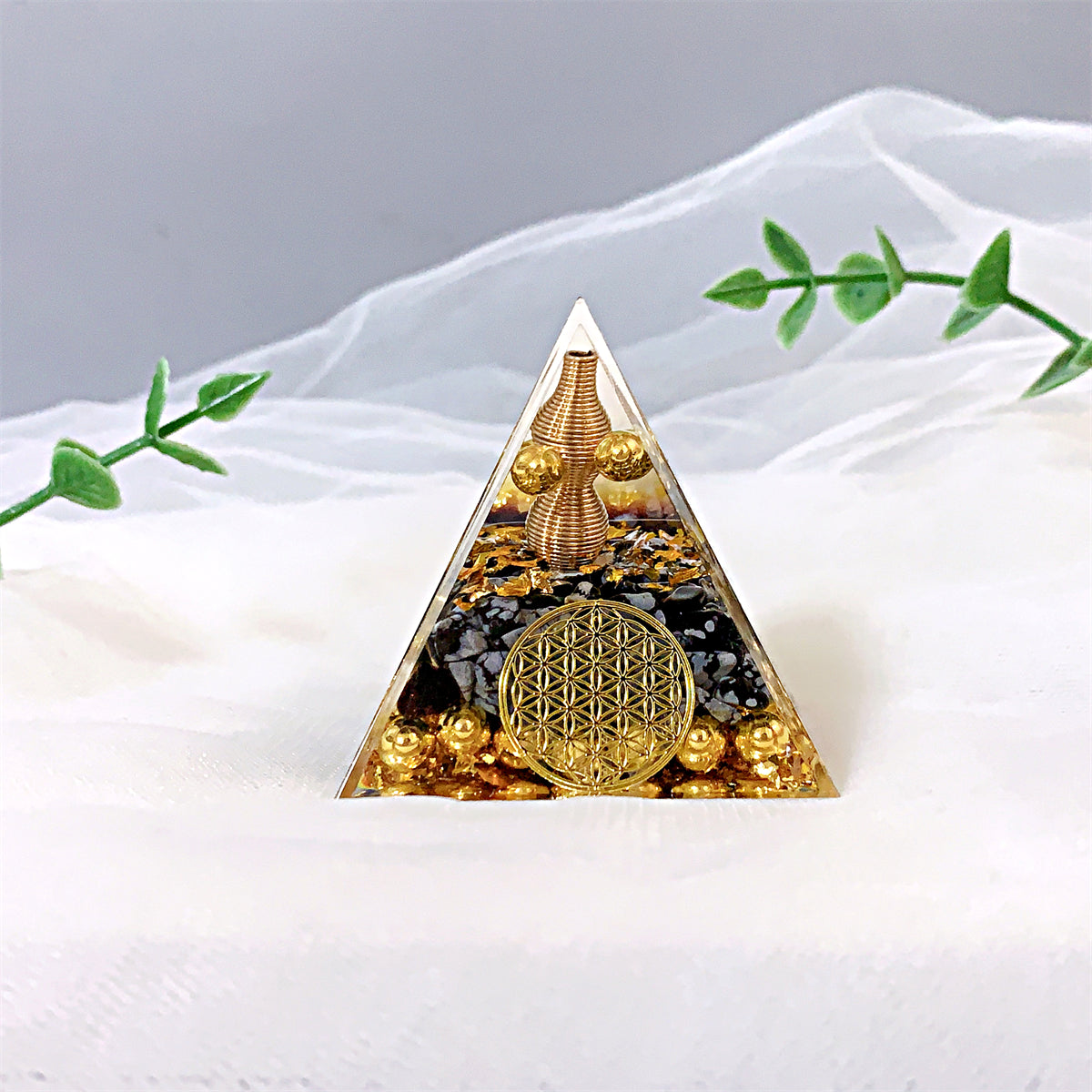 1pc Orgone Pyramid For Positive Energy And Amethyst Crystal Ball, With Protection From Crystals Energy Generator For Stress Reduce Healing Meditation And Wealth Attraction For Decoration