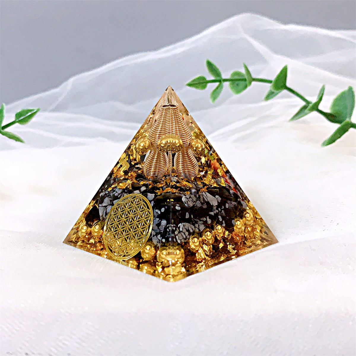 1pc Orgone Pyramid For Positive Energy And Amethyst Crystal Ball, With Protection From Crystals Energy Generator For Stress Reduce Healing Meditation And Wealth Attraction For Decoration