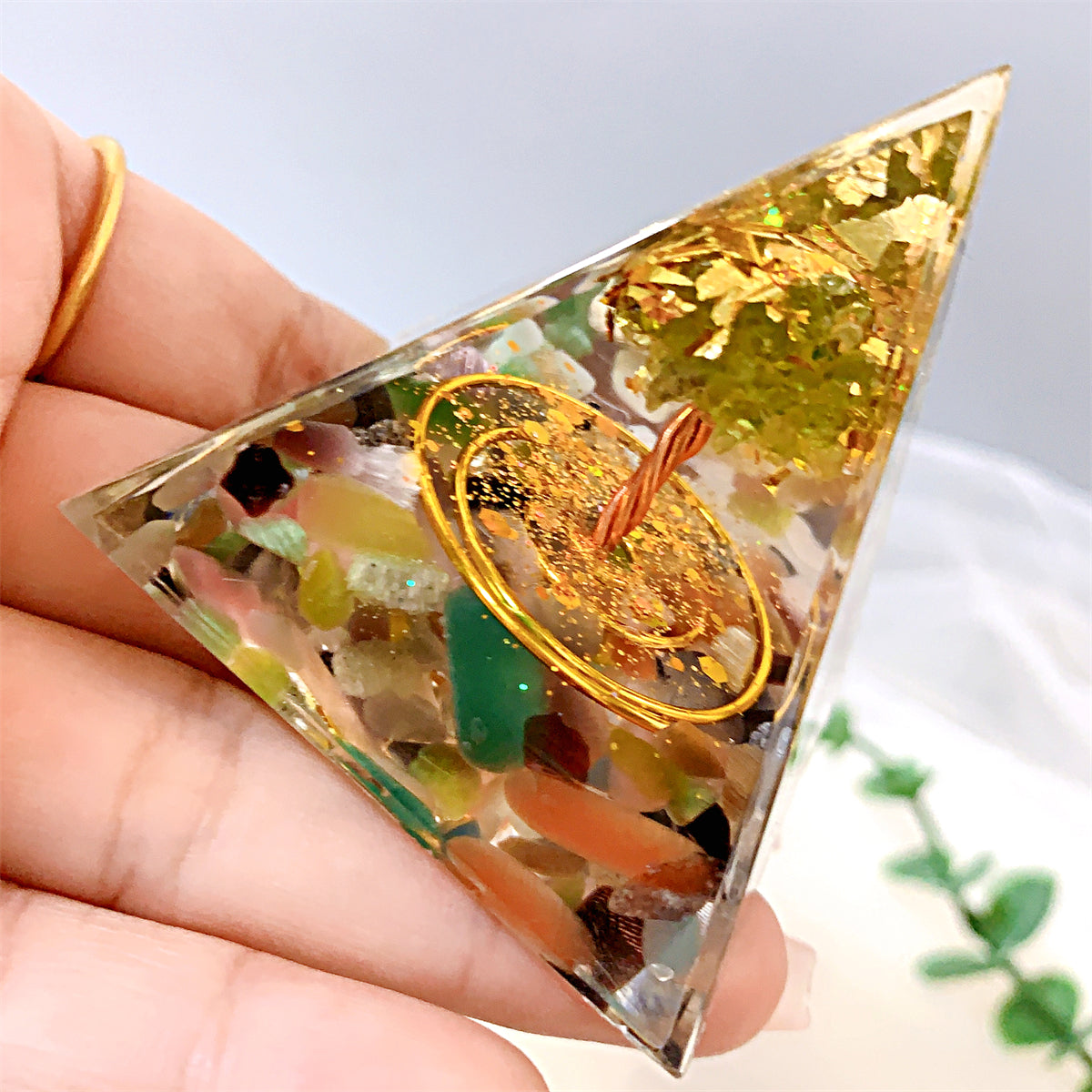 1pc Orgone Pyramid For Positive Energy And Amethyst Crystal Ball, With Protection From Crystals Energy Generator For Stress Reduce Healing Meditation And Wealth Attraction For Decoration