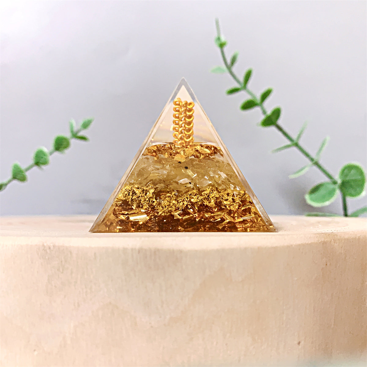 1pc Orgone Pyramid For Positive Energy And Amethyst Crystal Ball, With Protection From Crystals Energy Generator For Stress Reduce Healing Meditation And Wealth Attraction For Decoration