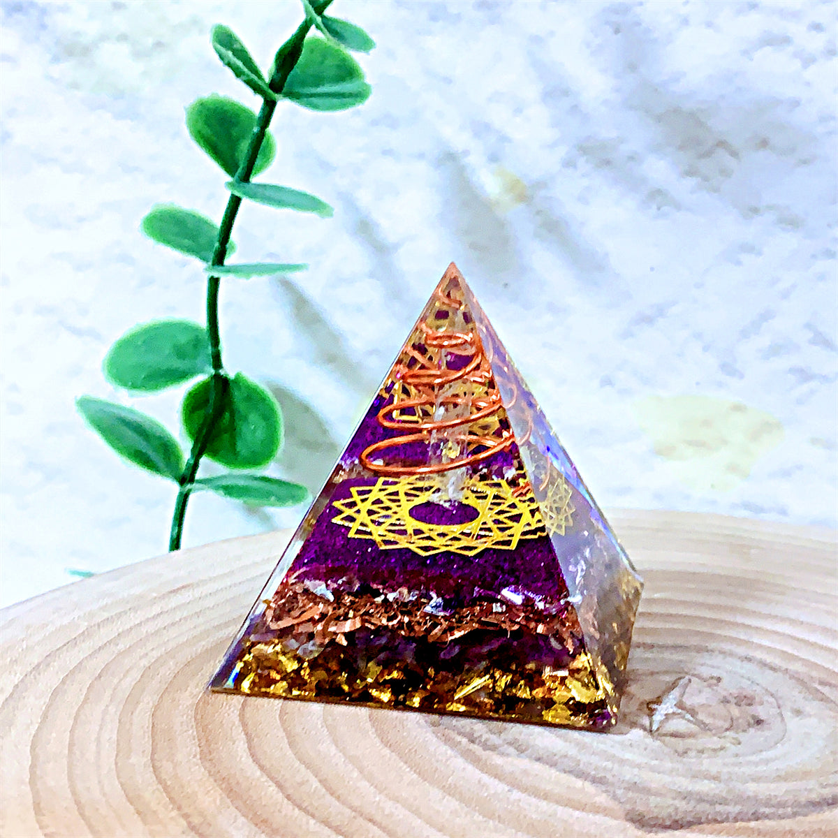 1pc Orgone Pyramid For Positive Energy And Amethyst Crystal Ball, With Protection From Crystals Energy Generator For Stress Reduce Healing Meditation And Wealth Attraction For Decoration