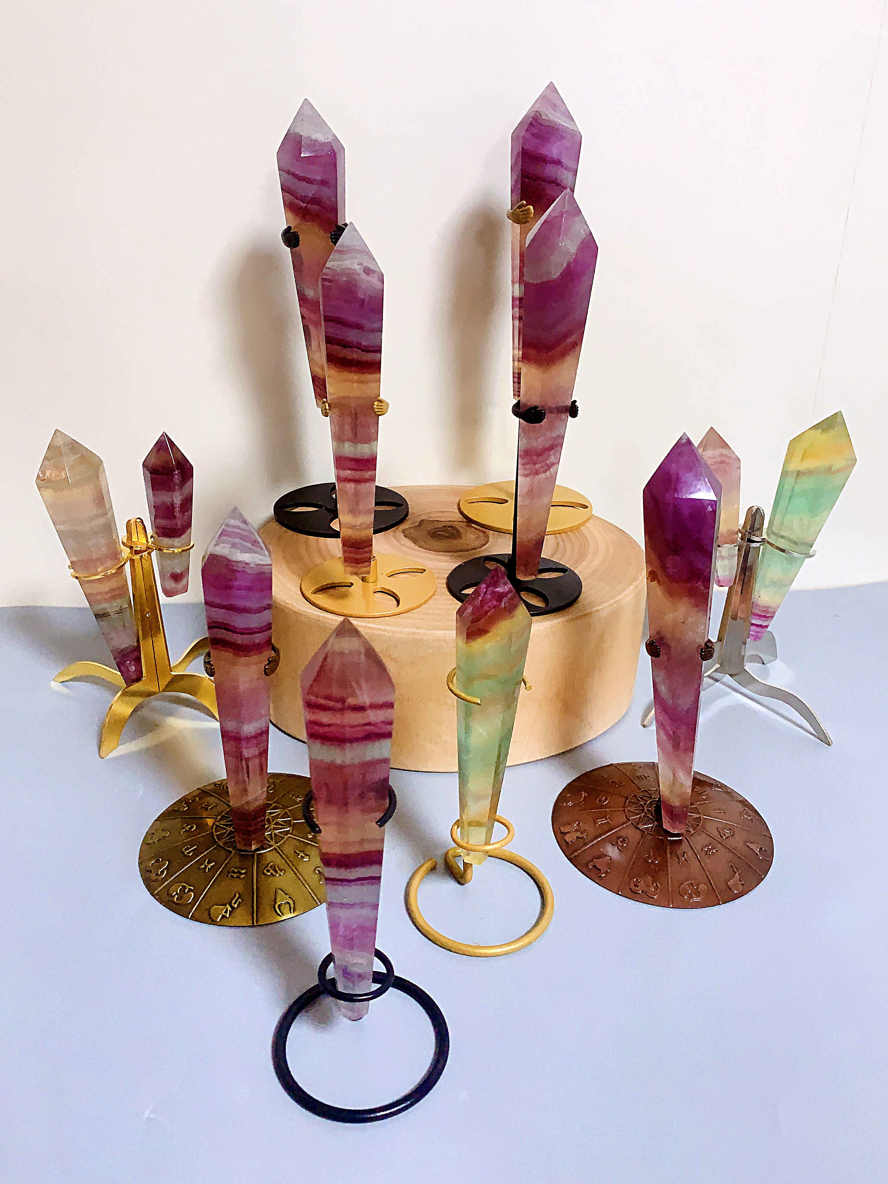 1PC crystal fluorite wand with stand，different size can choose,Healing Crystal, suitable for home decoration, garden decoration, spiritual gifts, DIY handmade, incense stone